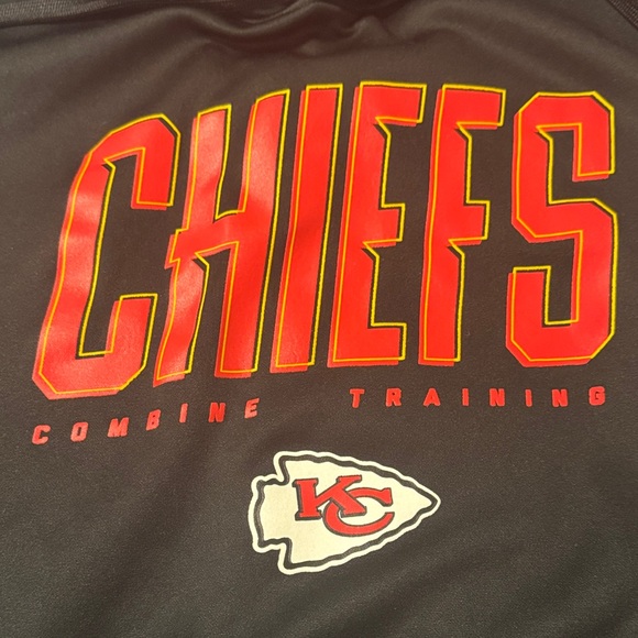 Chiefs Black Hoodie - Picture 2 of 4